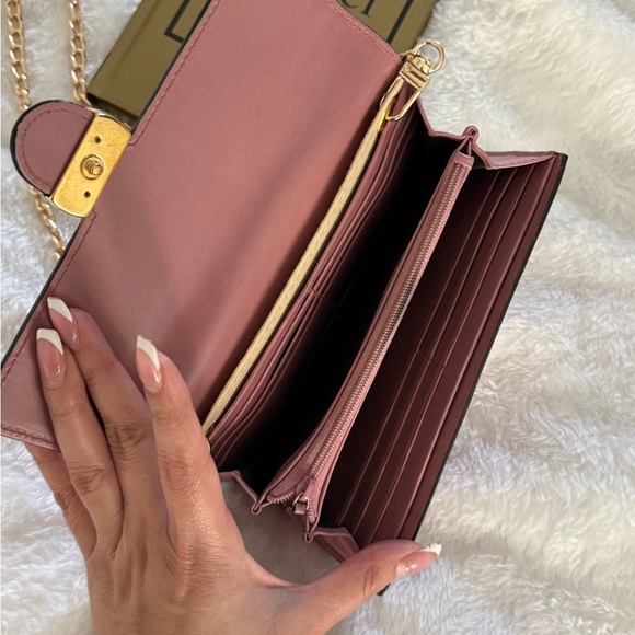 Gucci Pink Leather Wallet with Gold Chain - Picture 3 of 10